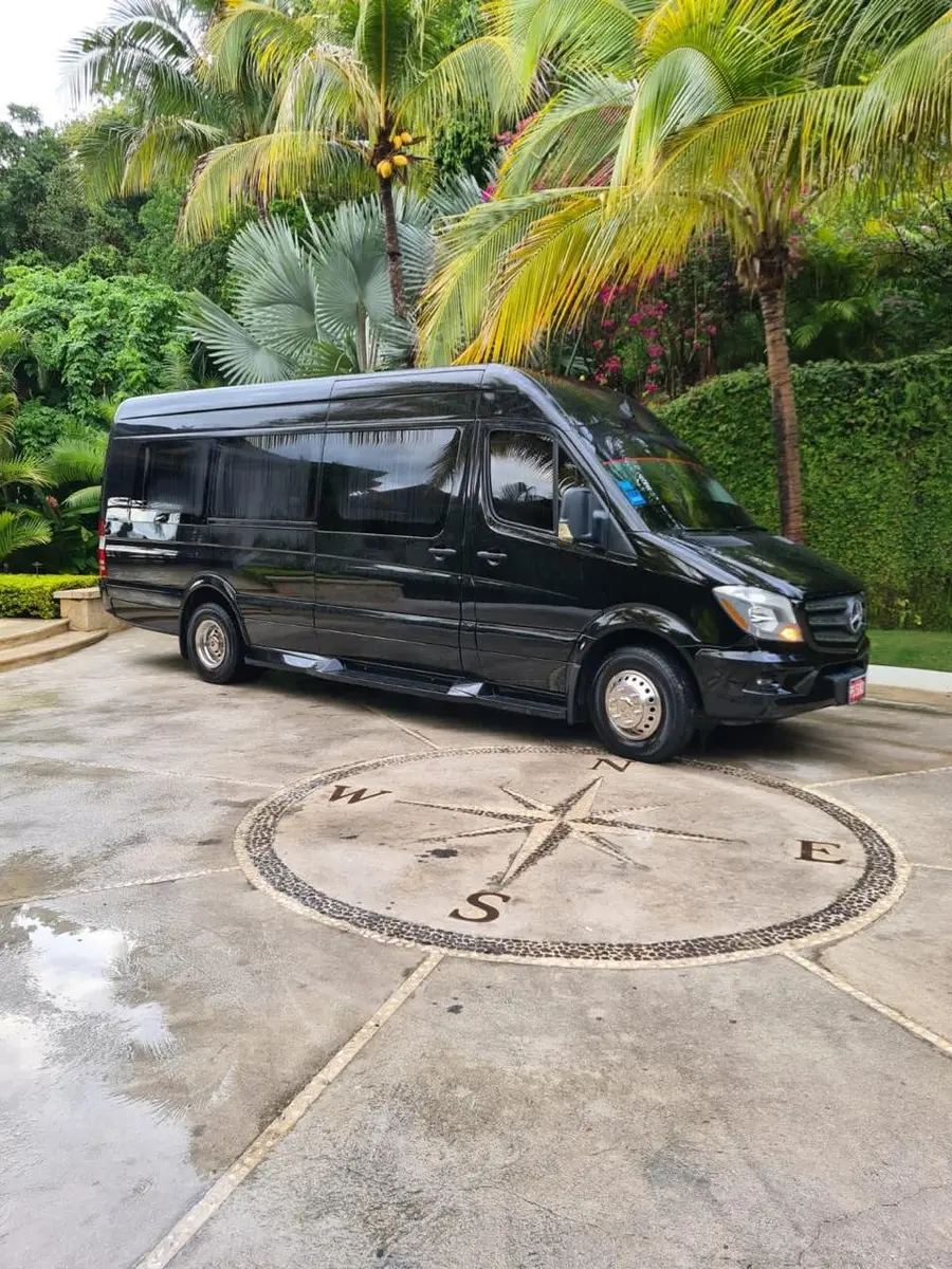 Black passenger van used for private Jamaica transportation